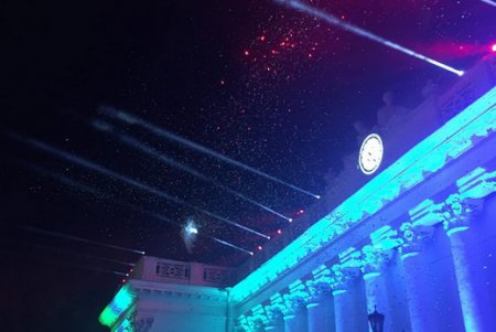 В центре Одессы показали «Дирижера света» (фото, видео)