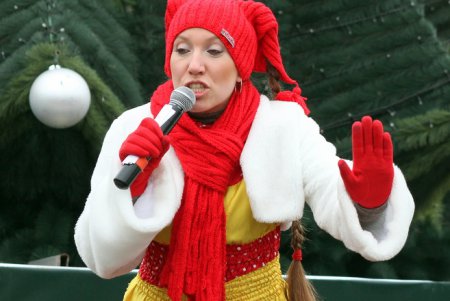 В Малиновском районе Одессы торжественно открыли елку (фото)