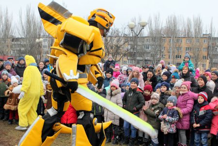 В Малиновском районе Одессы торжественно открыли елку (фото)