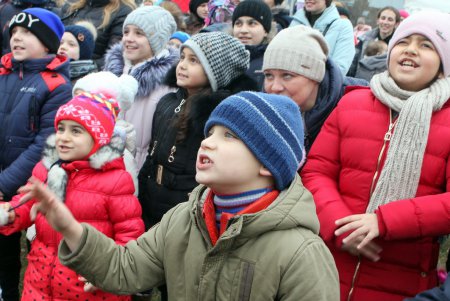 В Малиновском районе Одессы торжественно открыли елку (фото)