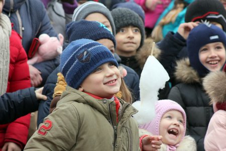 В Малиновском районе Одессы торжественно открыли елку (фото)