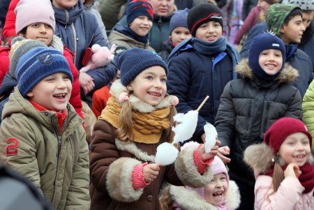 В Малиновском районе Одессы торжественно открыли елку (фото)