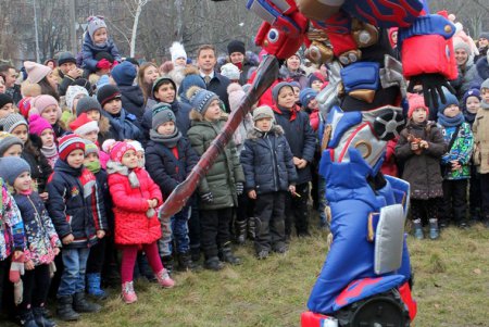 В Малиновском районе Одессы торжественно открыли елку (фото)