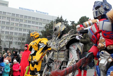 В Малиновском районе Одессы торжественно открыли елку (фото)