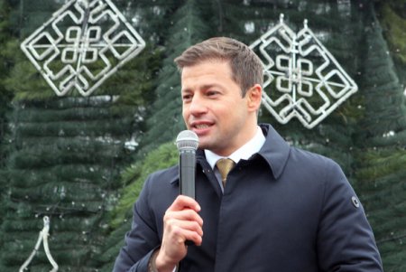 В Малиновском районе Одессы торжественно открыли елку (фото)