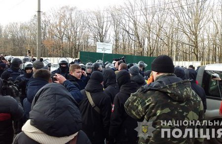 Активисты снесли забор будущего «Догтауна» на 411 батарее: трое задержаны (фото, видео)