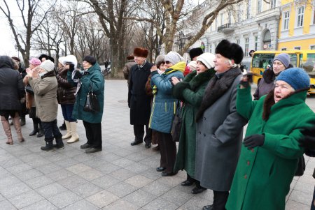 В Одессе открыли арт-елку (фоторепортаж)
