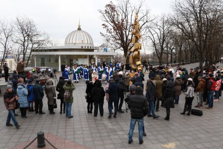 В Одессе открыли арт-елку (фоторепортаж)