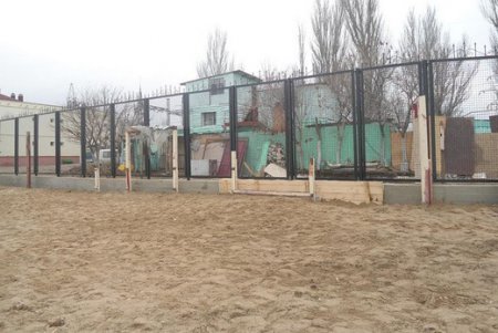 В Лузановке городские чиновники проверили законность забора, возводимого у моря