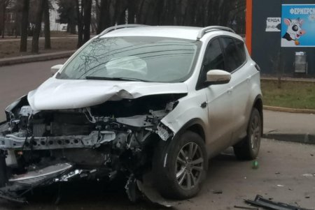 Утреннее ДТП на поселке Котовского: автомобиль въехал в МАФ (фото)