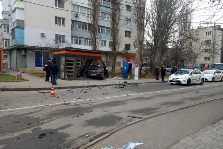 Утреннее ДТП на поселке Котовского: автомобиль въехал в МАФ (фото)