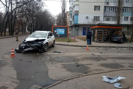 Утреннее ДТП на поселке Котовского: автомобиль въехал в МАФ (фото)