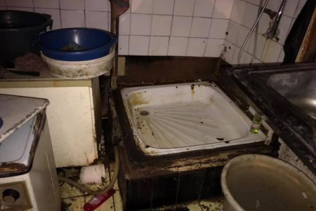 Грязь, вонь, болезни: полицейские спасли детей из очередной асоциальной семьи (фото) 