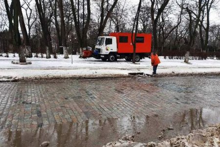 Коммунальщики Одессы ликвидируют последствия непогоды (фото)