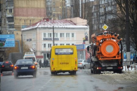 Коммунальщики Одессы ликвидируют последствия непогоды (фото)