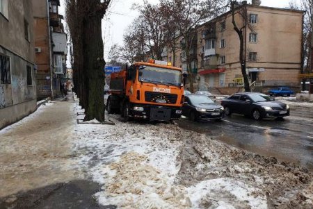 Коммунальщики Одессы ликвидируют последствия непогоды (фото)