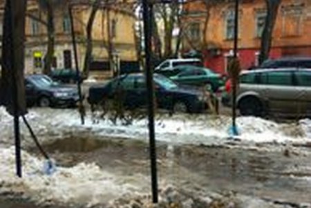 На улицах Одессы становится все меньше незаконных объектов торговли (фото)