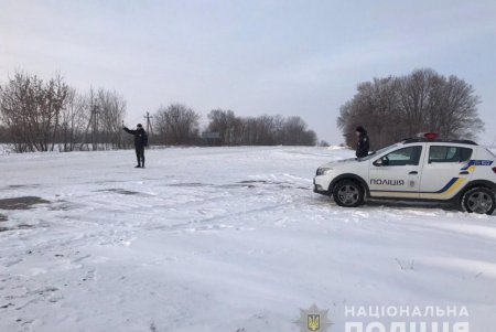 Полицейские освободили водителей из снежного плена (фото, видео)