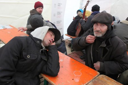 Пункт обогрева на Куликовом поле: горячий чай, еда и теплая одежда (фоторепортаж)
