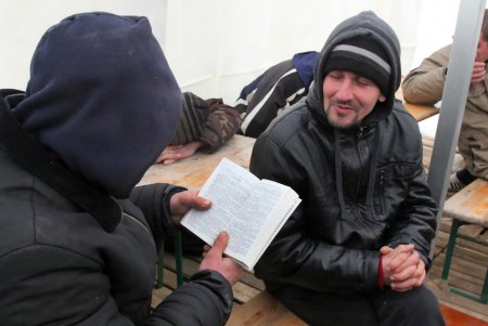 Пункт обогрева на Куликовом поле: горячий чай, еда и теплая одежда (фоторепортаж)