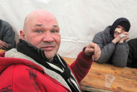 Пункт обогрева на Куликовом поле: горячий чай, еда и теплая одежда (фоторепортаж)