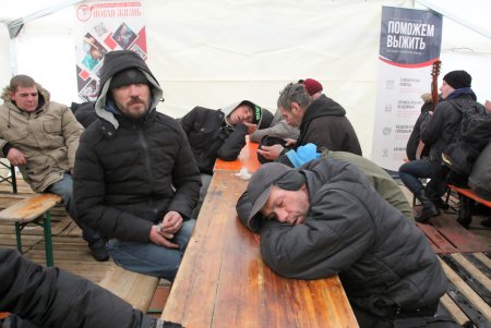 Пункт обогрева на Куликовом поле: горячий чай, еда и теплая одежда (фоторепортаж)