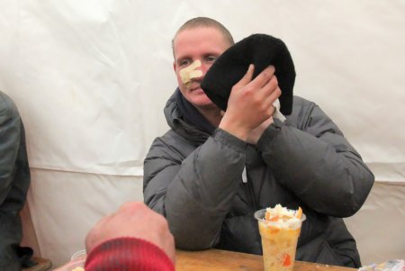 Пункт обогрева на Куликовом поле: горячий чай, еда и теплая одежда (фоторепортаж)