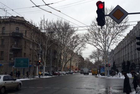 В центре Одессы заработал обновленный светофор (фото)