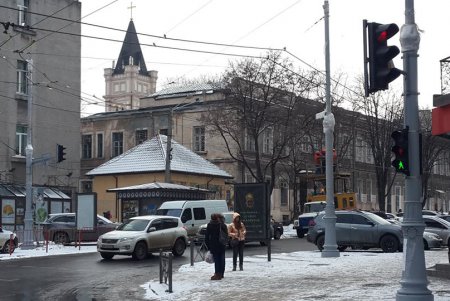 В центре Одессы заработал обновленный светофор (фото)