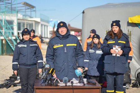Безопасные крещенские купания: спасатели показали, как оказать первую помощь утопающему (фото)