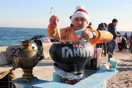 Как одесситы на Крещение купались (фоторепортаж)