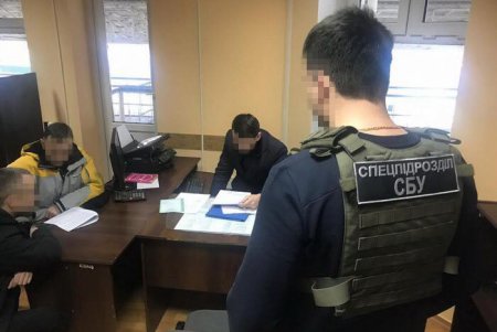 Чиновник Одесской таможни попался на взятках при растаможке "евроблях"