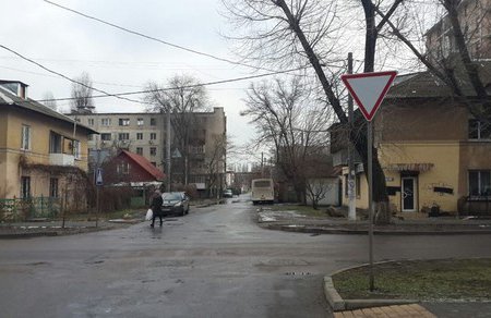 На нескольких одесских перекрестках установили новые дорожные знаки (фото)