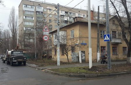 На нескольких одесских перекрестках установили новые дорожные знаки (фото)