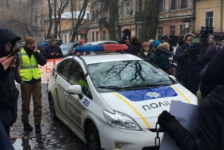 Животные - не клоуны: акция протеста у одесского цирка закончилось дракой (фото, видео)