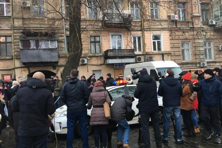 Животные - не клоуны: акция протеста у одесского цирка закончилось дракой (фото, видео)