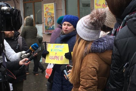 Животные - не клоуны: акция протеста у одесского цирка закончилось дракой (фото, видео)