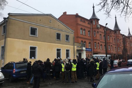 Животные - не клоуны: акция протеста у одесского цирка закончилось дракой (фото, видео)