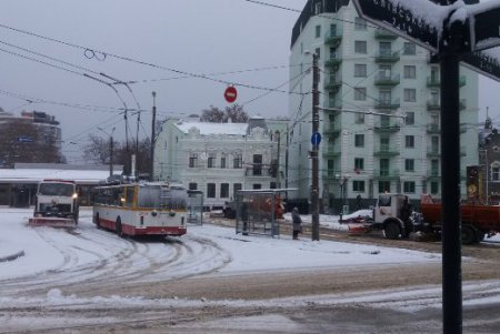 На улицах Одессы работает спецтехника (фото, видео)