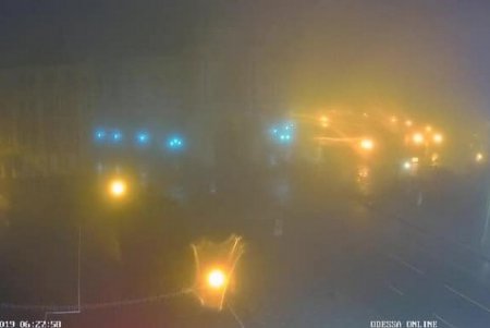 На Одессу опустился густой туман: видимость на дорогах ограничена
