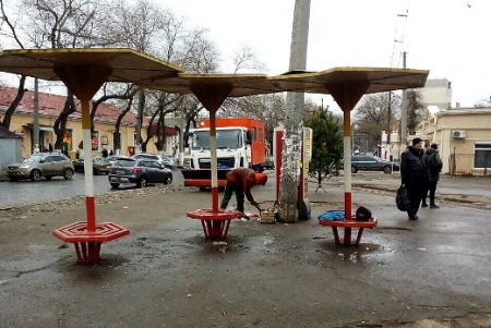 На улицах Одессы чистят ливневки (фото)