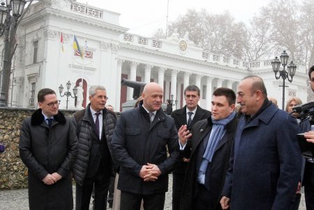 Главы МИД Украины и Турции вместе с Одесским городским головой посетили Стамбульский парк (фоторепортаж)