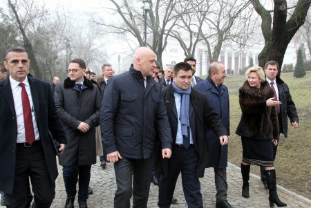 Главы МИД Украины и Турции вместе с Одесским городским головой посетили Стамбульский парк (фоторепортаж)