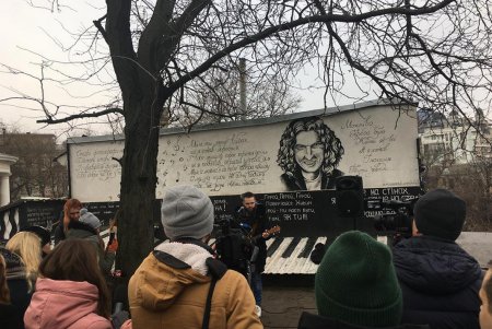 В Одессе трогательно вспомнили музыканта Кузьму Скрябина (фото, видео)