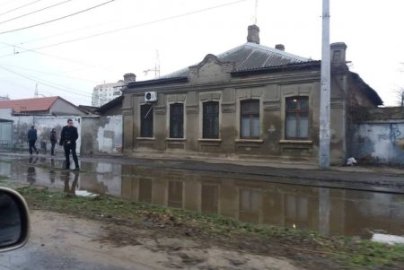 Прорыв водопровода на Люстдорфской пока не ликвидировали (фото)