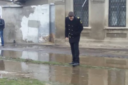 Прорыв водопровода на Люстдорфской пока не ликвидировали (фото)