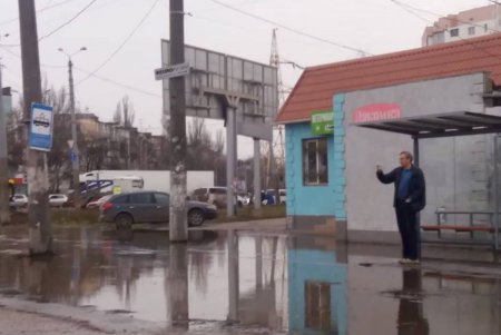 Прорыв водопровода на Люстдорфской пока не ликвидировали (фото)