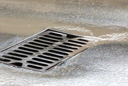 Ликвидация масштабной водопроводной аварии на Люстдорфской дороге (фоторепортаж)