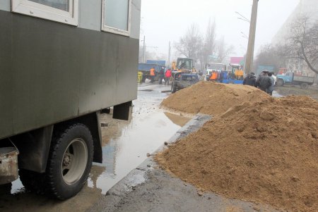 Ликвидация масштабной водопроводной аварии на Люстдорфской дороге (фоторепортаж)