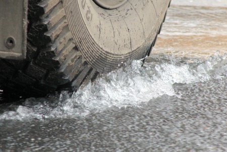 Ликвидация масштабной водопроводной аварии на Люстдорфской дороге (фоторепортаж)